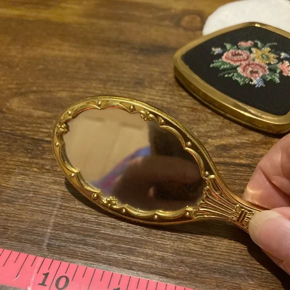 Vintage Rose Petit point embroidery on compact set - Picture 10 of 16